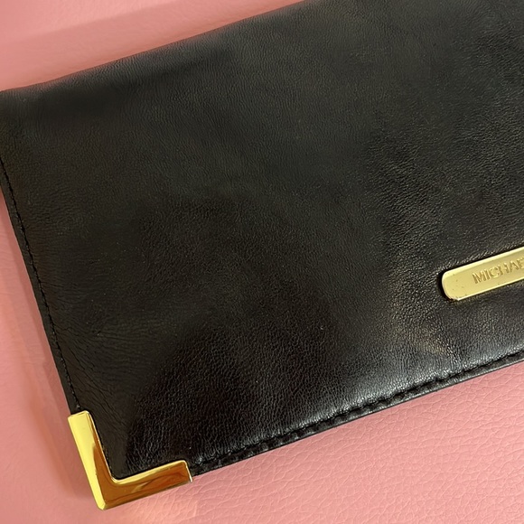 Michael Kors buttery soft leather clutch/wristlet with gold hardware - Picture 3 of 10